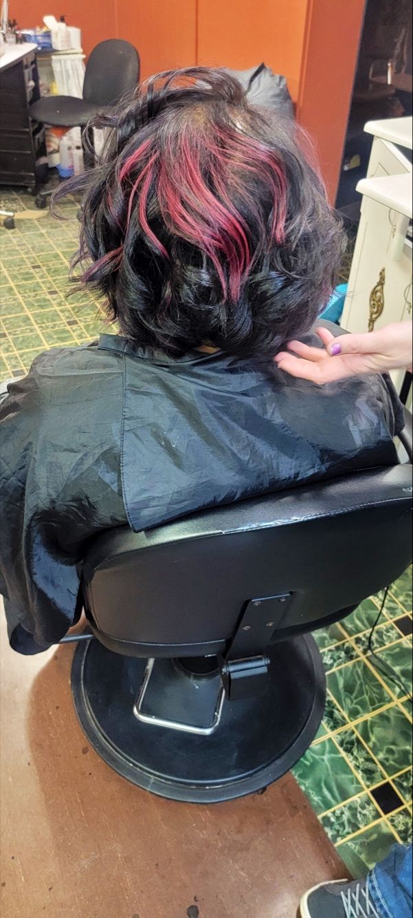 Head Over Heels, beauty salon in Clinton, IA, photo 2 of 3